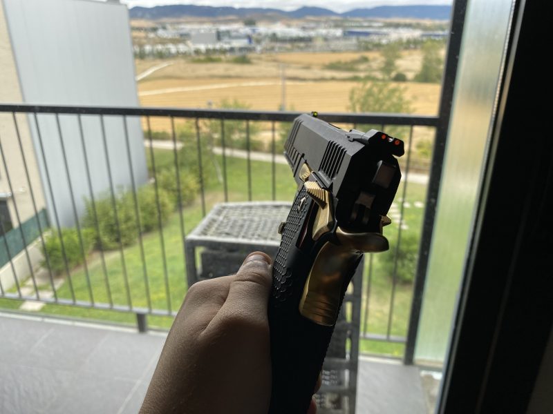 Pistola HI CAPA 5.1 AW CUSTOM HX2032 FULL AUTO + PISTOLERA RÍGIDA HI CAPA AMOMAX