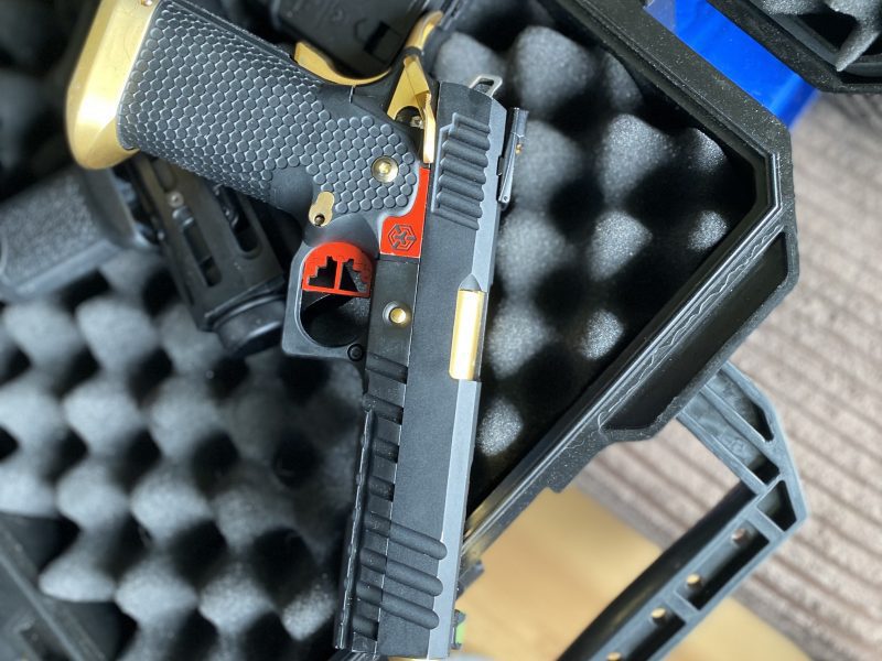 Pistola HI CAPA 5.1 AW CUSTOM HX2032 FULL AUTO + PISTOLERA RÍGIDA HI CAPA AMOMAX