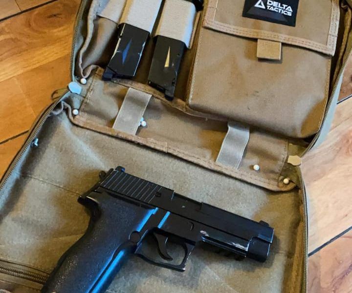 Pistola Sig Sauer P226 + pernera y funda"