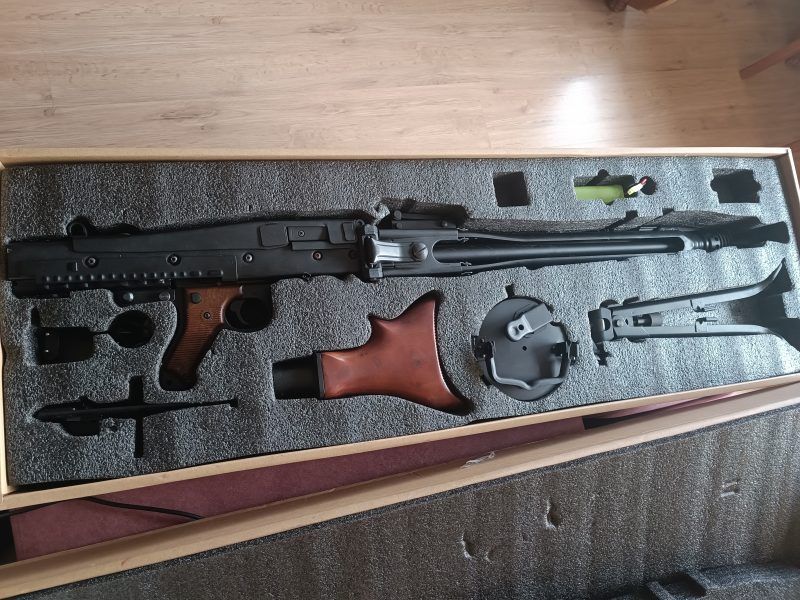 MG 42 con trípode