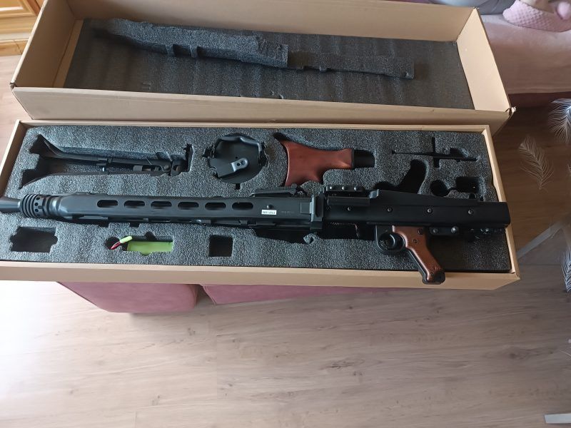 MG 42 con trípode
