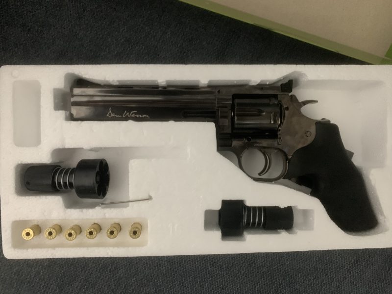 revolver Dan Wesson