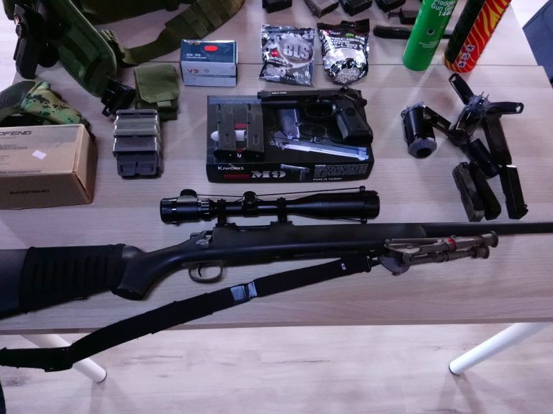 SE VENDE LOTE DE AIRSOFT (FRANCOTIRADOR Y AK47)