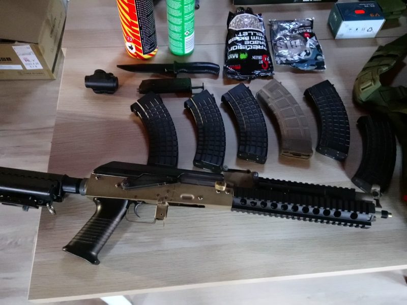 SE VENDE LOTE DE AIRSOFT (FRANCOTIRADOR Y AK47)