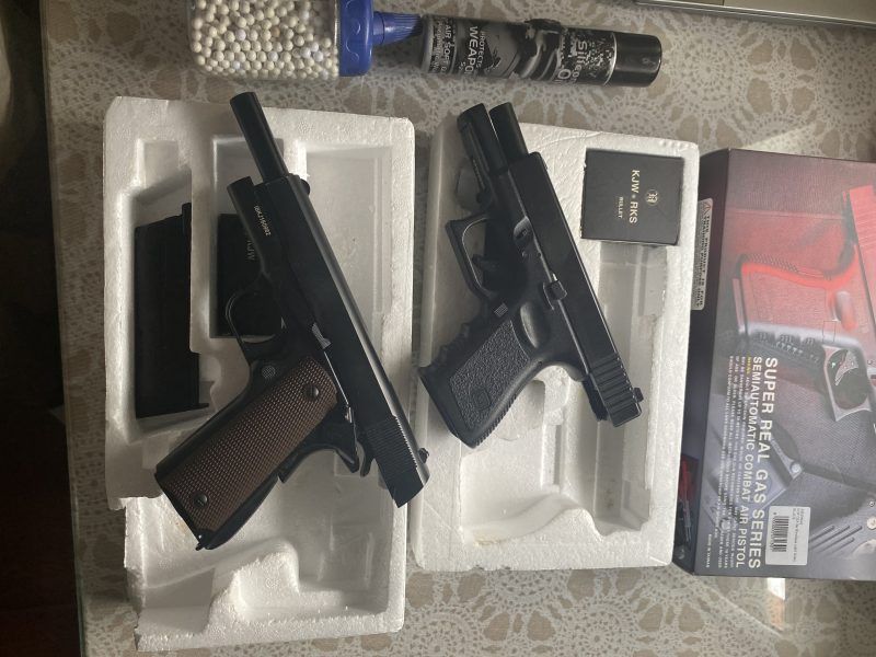 1911 y GLOCK 23 KJWORKS