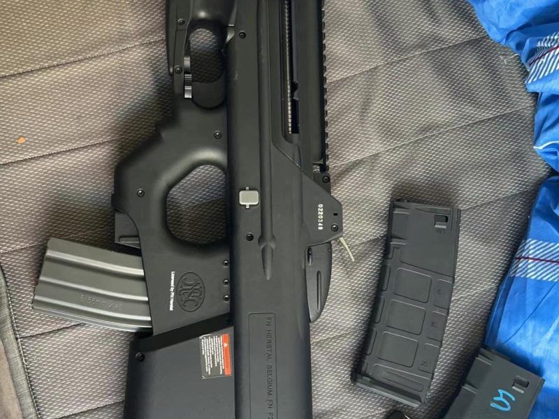 G&G F2000 con 3 cargadoras