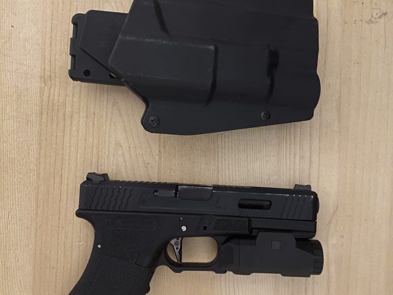 Glock 17 WE con Kit mapple leaf