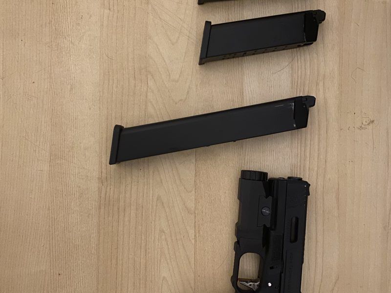 Glock 17 WE con Kit mapple leaf