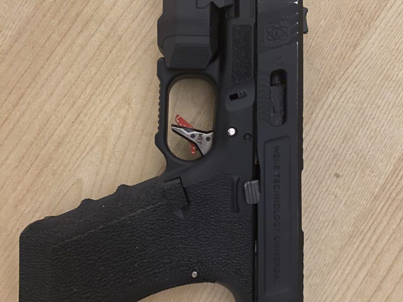 Glock 17 WE con Kit mapple leaf