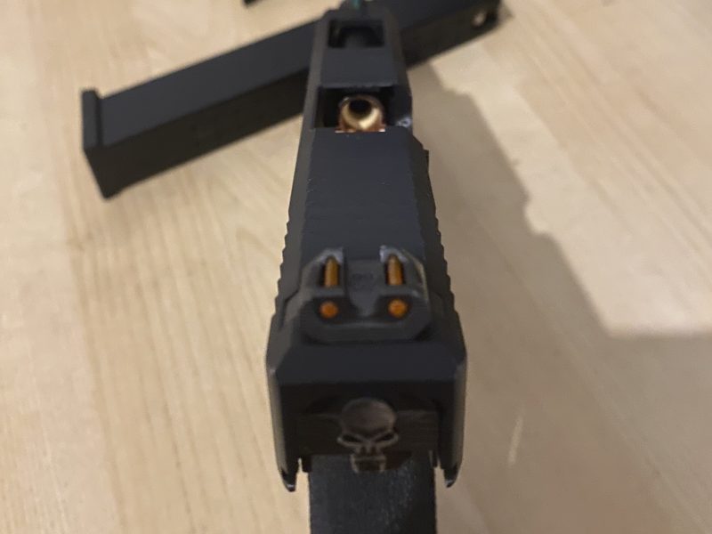 Glock 17 WE con Kit mapple leaf
