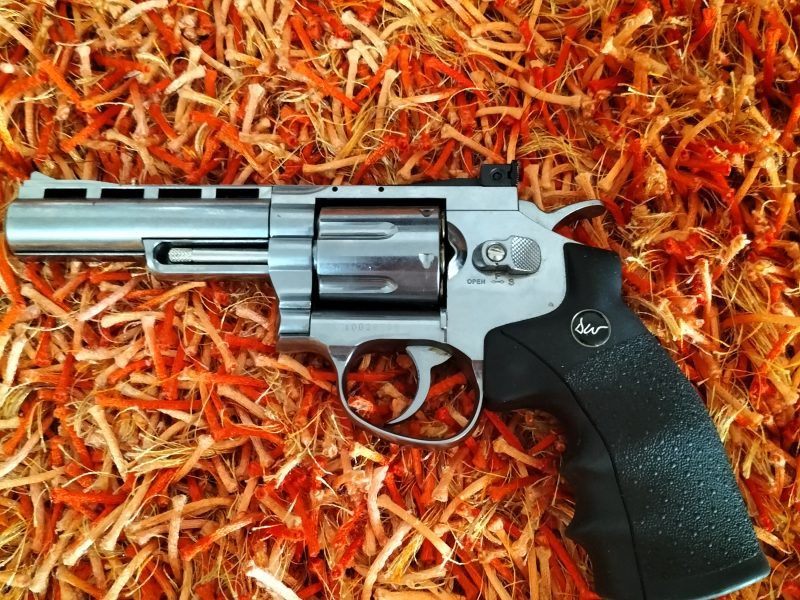 Revolver dan Wilson co2