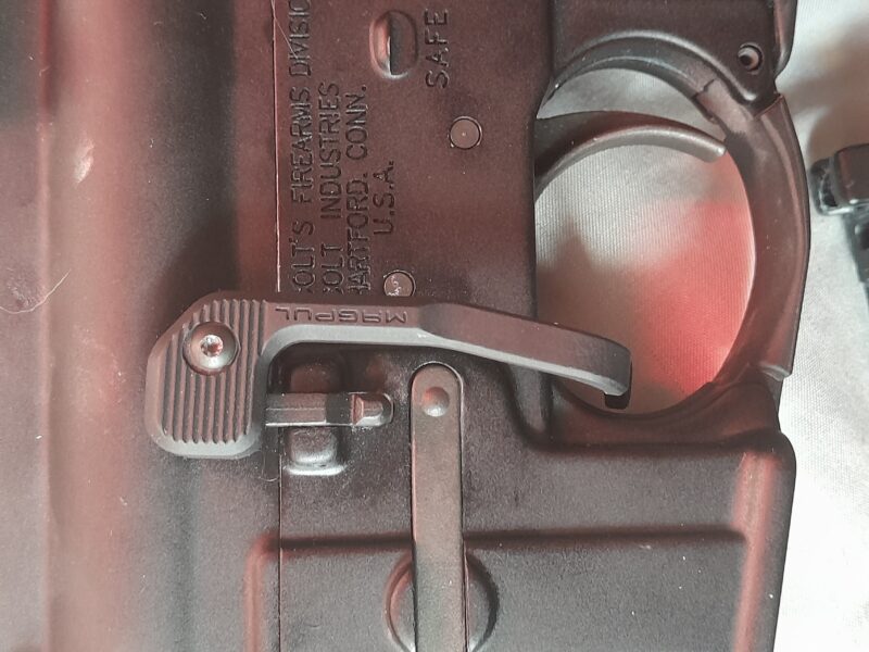 Inokatsu M4 CQBR con piezas real steel