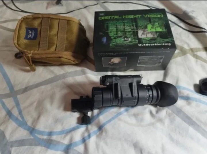 Visor nocturno monocular IR