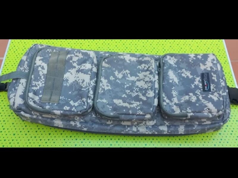 Chaleco, arnés y uniforme de combate