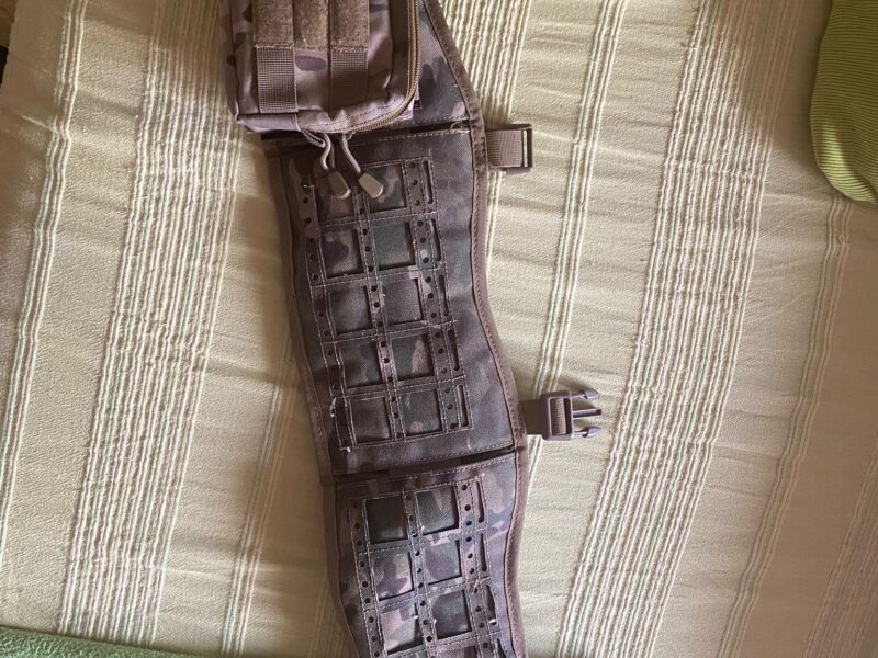 Se vende cinturon molle con pouch nuevos.