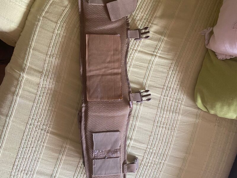 Se vende cinturon molle con pouch nuevos.