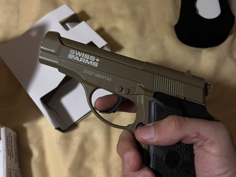 Pistola airsoft sin usar apenas