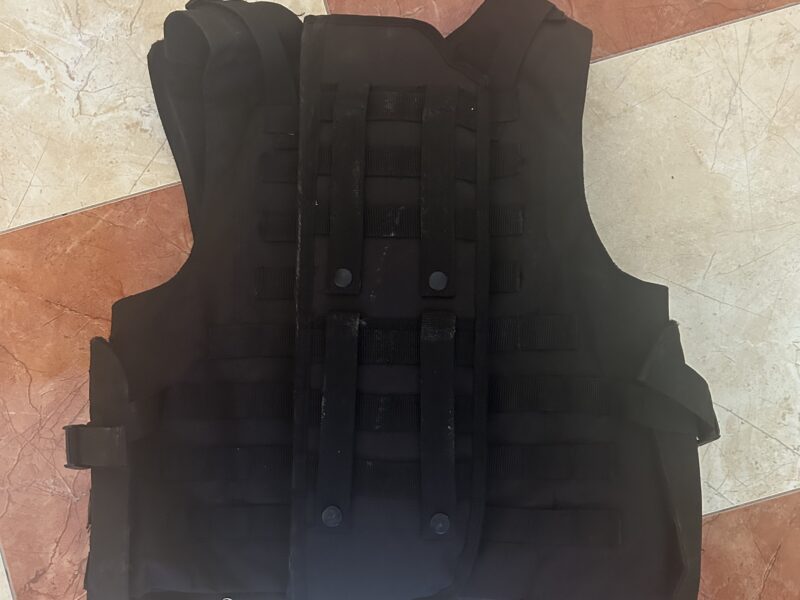 Conjunto de armas, trajes y accesorios.