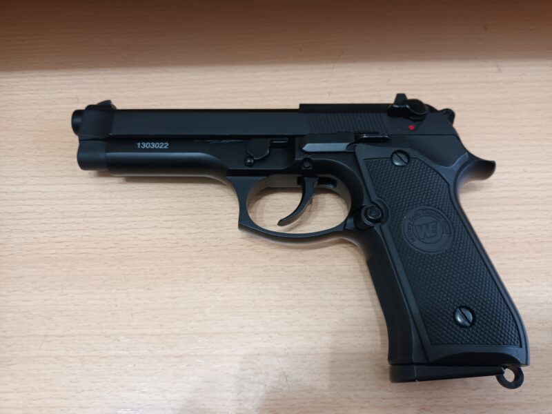 PISTOLA BERETTA DE GAS CALIBRE 5,5 DE AIRSOFT NO SE HA USADO