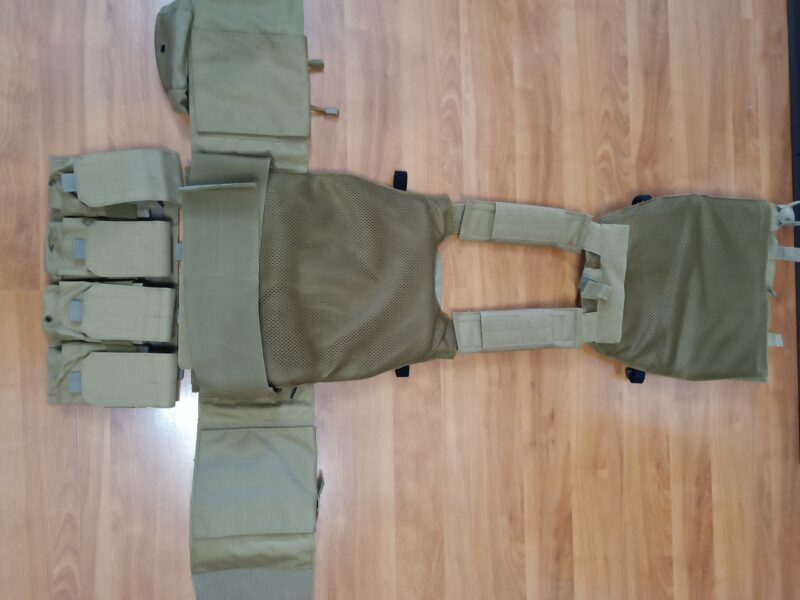 Chaleco tactico y varios pouch