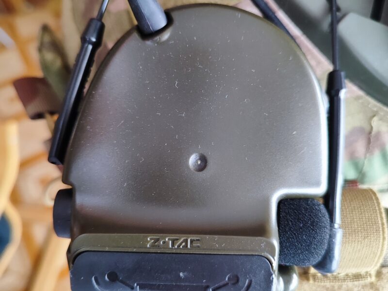 Chaleco Warrior Asault multicam y casco con auriculares
