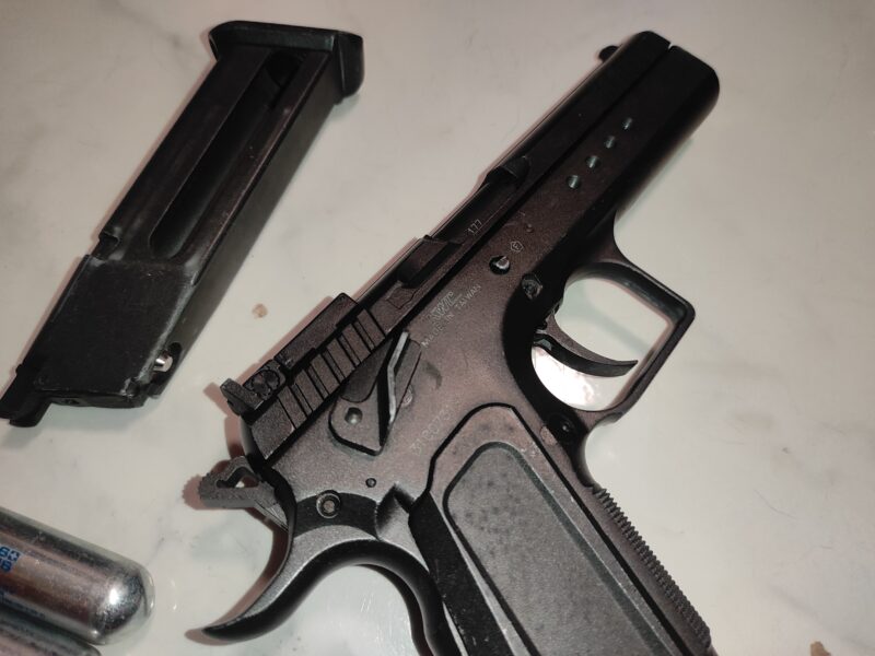 Pistola balines con muy pocos usos