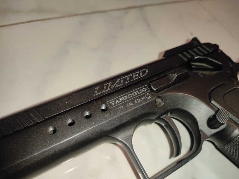 Pistola balines con muy pocos usos