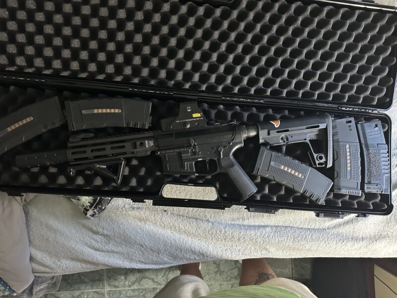 Fusil Secutor Astra III 6 cargadores, Silenciador, 2 empuñaduras, mira holográfica, 2 Baterías 11.1 Y maletín
