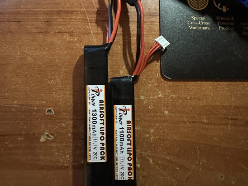 Fusil Secutor Astra III 6 cargadores, Silenciador, 2 empuñaduras, mira holográfica, 2 Baterías 11.1 Y maletín