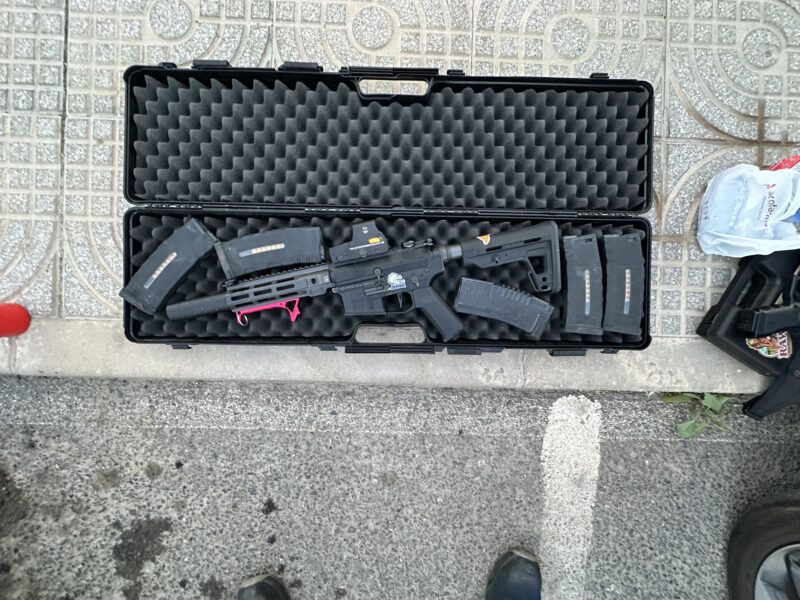 Fusil Secutor Astra III 6 cargadores, Silenciador, 2 empuñaduras, mira holográfica, 2 Baterías 11.1 Y maletín