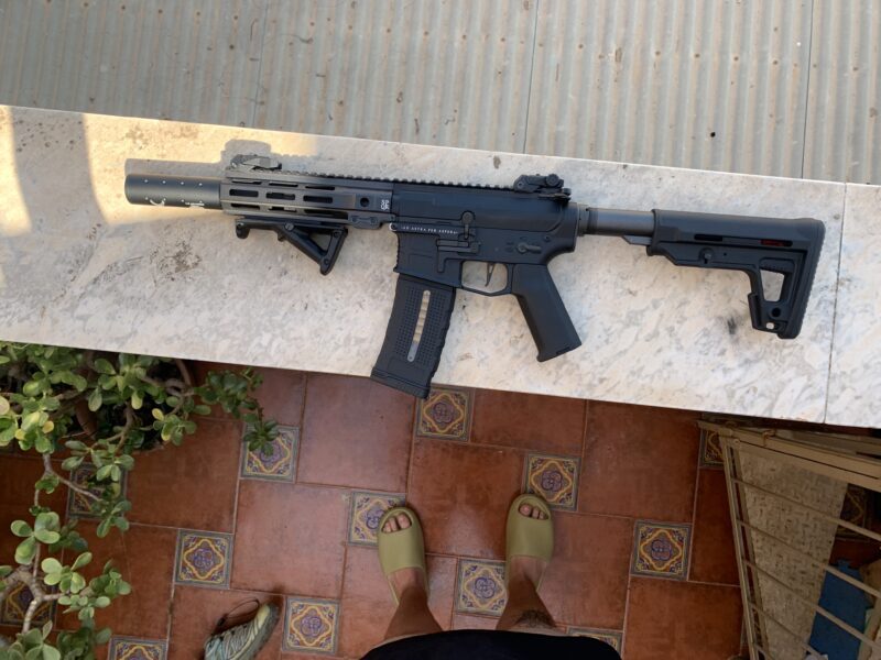 Fusil Secutor Astra III 6 cargadores, Silenciador, 2 empuñaduras, mira holográfica, 2 Baterías 11.1 Y maletín