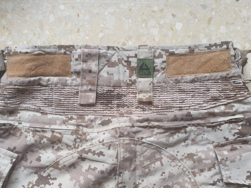 Pantalón táctico Delta Tactics camuflaje árido pixelado