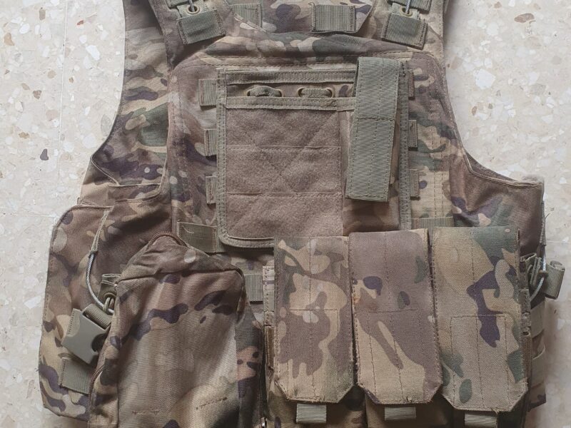 Chaleco táctico Delta Tactics (camuflaje verde)