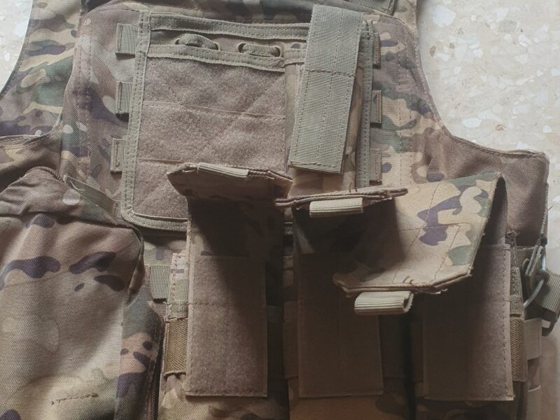 Chaleco táctico Delta Tactics (camuflaje verde)