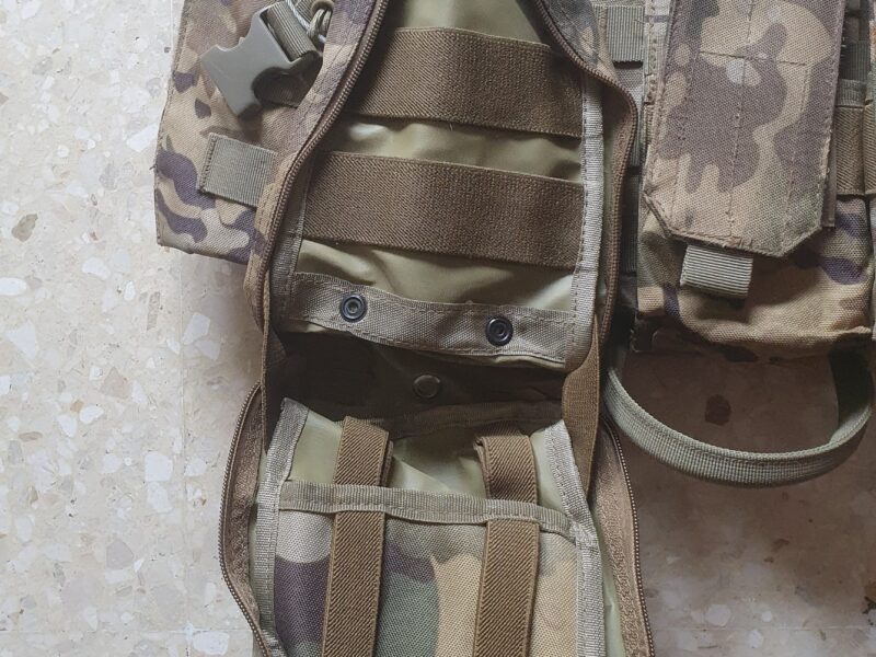 Chaleco táctico Delta Tactics (camuflaje verde)