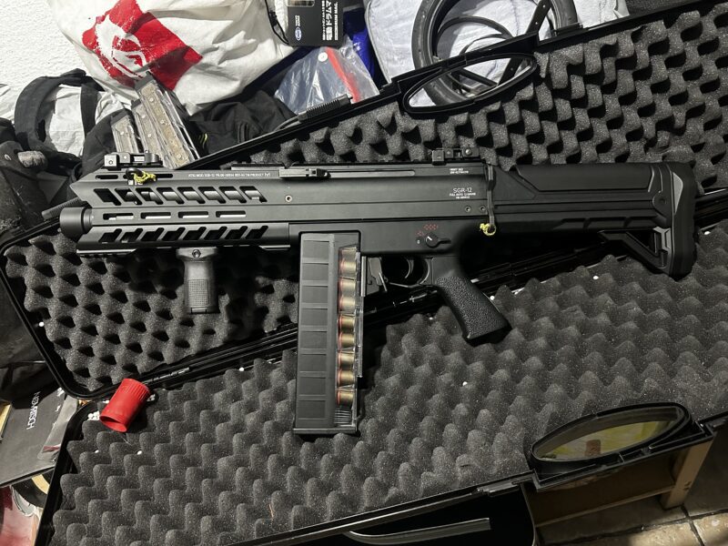 Escopeta eléctrica SGR 12 de Tokyo marui