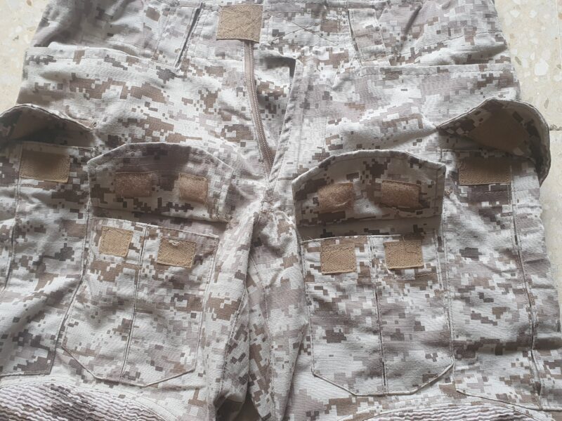 Pantalón táctico Delta Tactics camuflaje árido pixelado