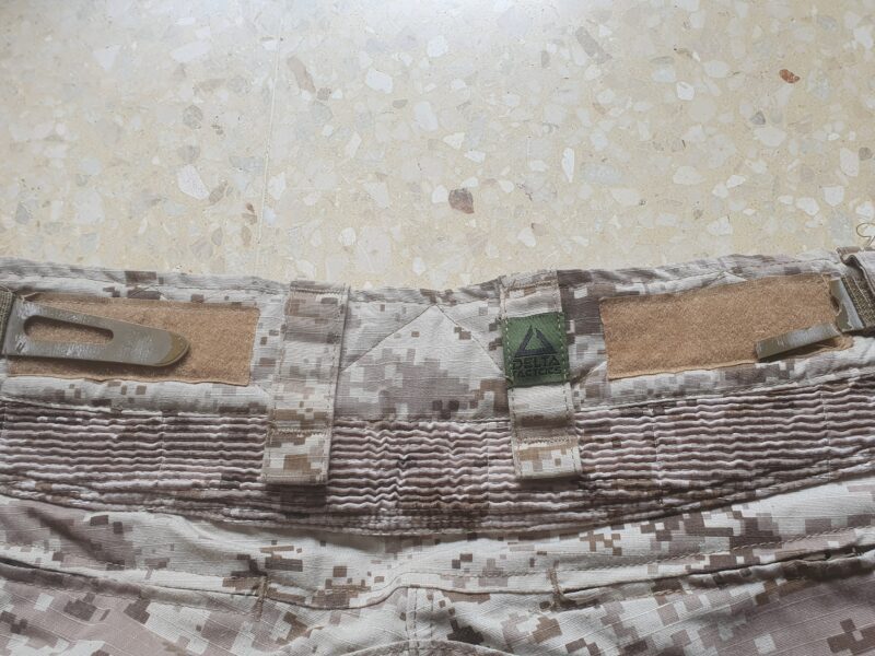 Pantalón táctico Delta Tactics camuflaje árido pixelado