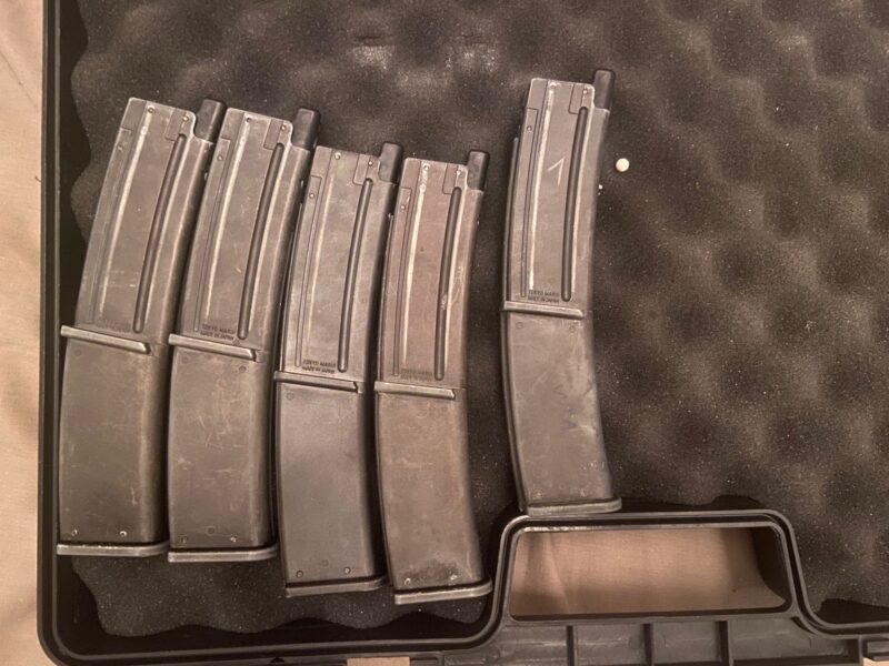MP7 A1 GBB TOKYO MARUI Y 5 CARGADORES