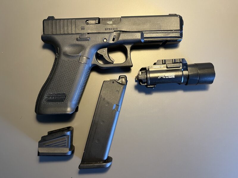 Umarex Glock 17 Gen5 con accesorios