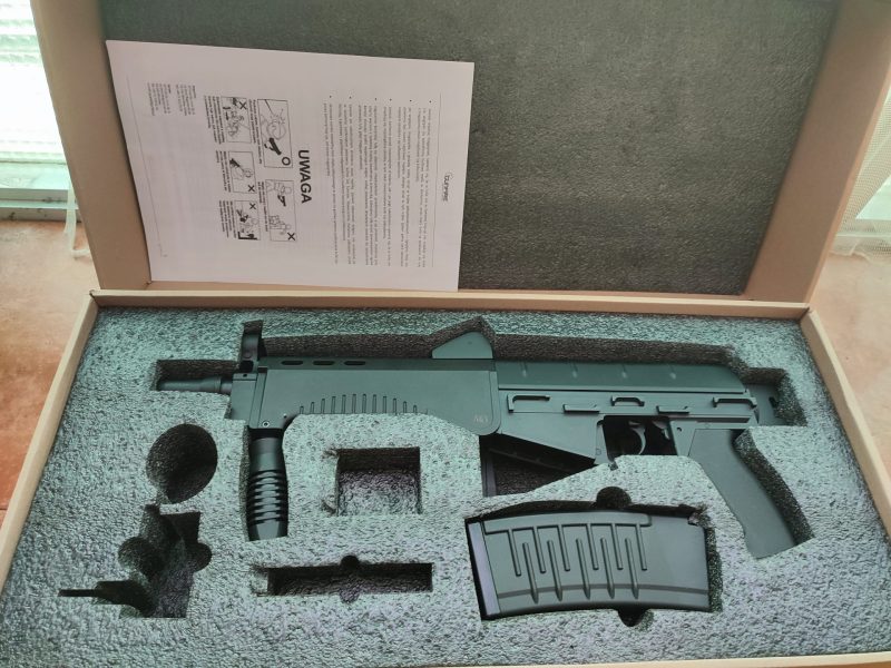AY-3M