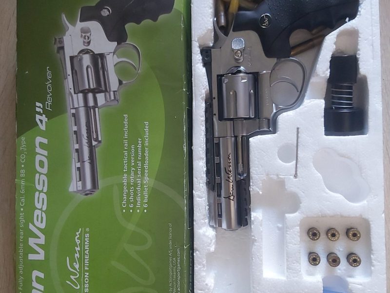 Revolver Dan Wesson 4" Cal. 5.5 mm como nueva