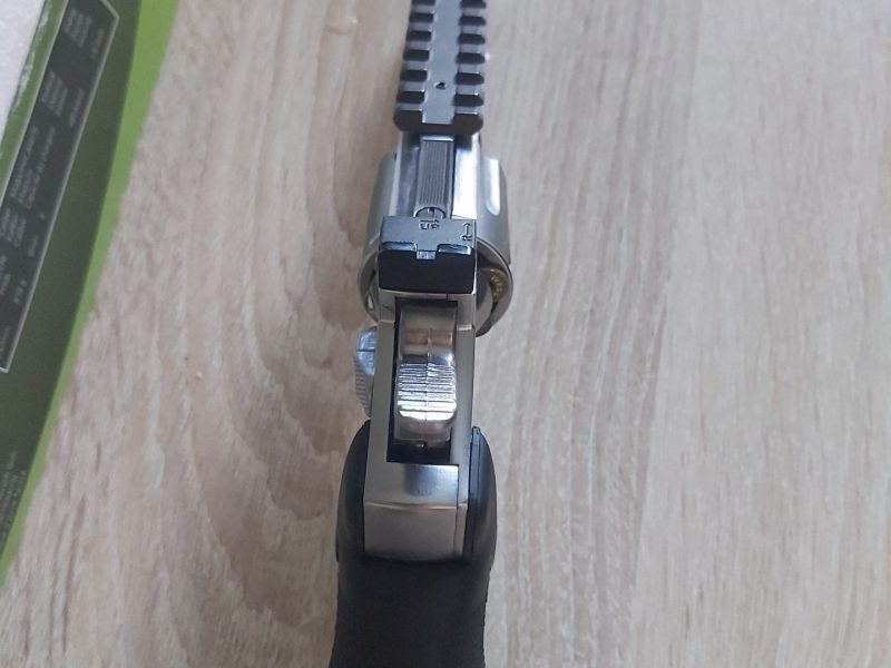 Revolver Dan Wesson 4" Cal. 5.5 mm como nueva