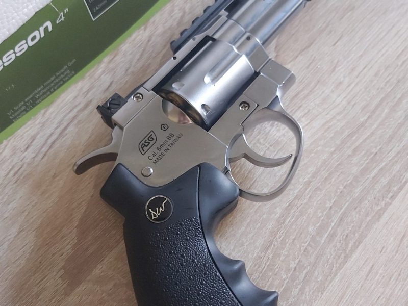 Revolver Dan Wesson 4" Cal. 5.5 mm como nueva
