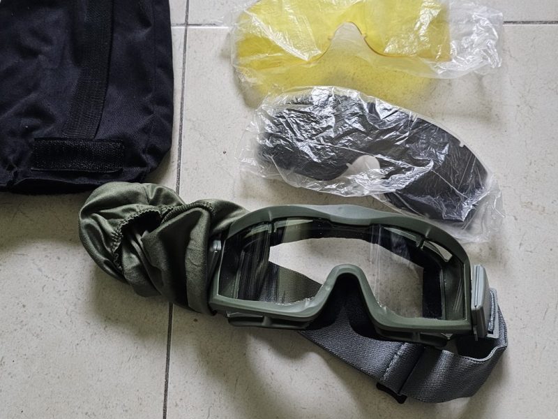 Casco + rodilleras y gafas