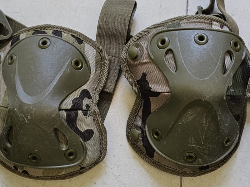 Casco + rodilleras y gafas
