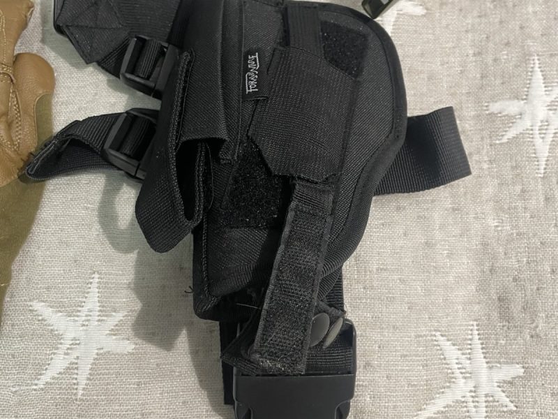 PERNERA NEGRA PARA PISTOLA