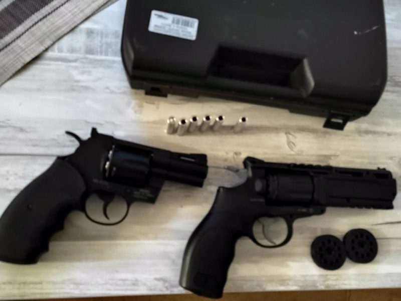 Pack revolver
