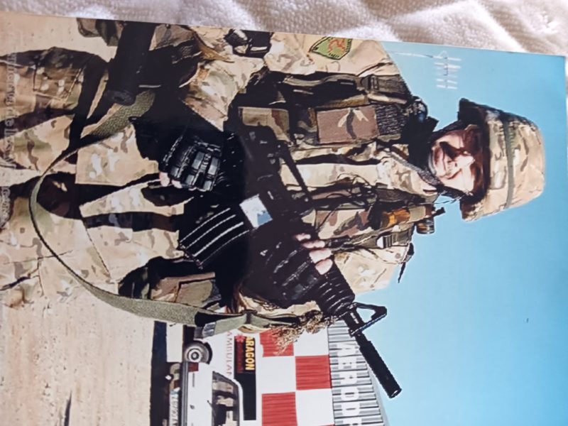 Casco Fritz, funda multicam y ojos de gato.