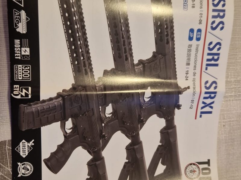 Fusil, pistola y equipación completa.